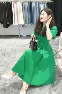 法式轻奢高端设计感绿色长裙子夏季小众独特气质显瘦a字连衣裙女