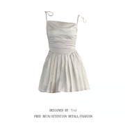 设计高级感纯欲风白色连衣裙女夏季2023大码高腰显瘦百褶吊带裙子