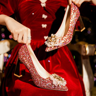 水晶亮片新娘结婚鞋女2023年红色秀禾服孕妇中式粗跟高跟鞋子