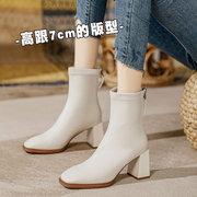 香港法式高跟短靴粗跟时装，靴子真皮白色，春秋单靴方头瘦瘦靴