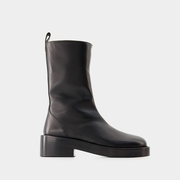 活希源 Courreges Zipped Ankle Boots 黑色皮质低筒靴