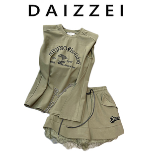 DAIZZEI休闲运动套装女2022夏字母开叉短袖T恤蕾丝拼接短裤两件套
