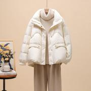 白色羽绒服女短款冬季韩版时尚，宽松显瘦洋气，面包服立领外套潮