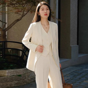 高级感盐系优雅法式月光白色西装套装名媛美容院西服阔腿裤三件装