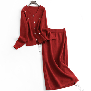 钉珠红色新年穿搭氛围感V领针织毛衣包臀裙长裙千金风女套装M117