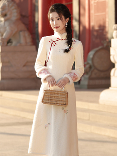 米白色毛绒领(毛绒领)旗袍，2023冬季新中式，年轻款少女加绒加厚连衣裙拜年服