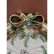 风格奶油色盘客厅墙面，欧式手绘陶瓷，装饰桌面挂盘蝴蝶结摆盘田园