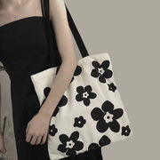 夏韩版ins帆布包黑白花朵女学生时尚百搭单肩包斜挎大容量购物袋