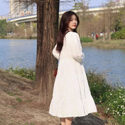 2024年初恋温柔风白色连衣裙仙女气质早秋季法式小众设计长裙