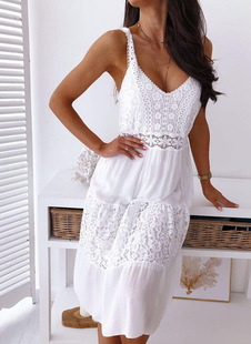 甜美夏季v领白色镂空钩花蕾丝，拼接无袖吊带连衣裙沙滩裙dress