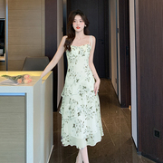 法式绿色碎花吊带连衣裙夏2024超仙森系高级感甜美小清新荷叶长裙