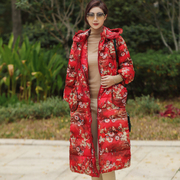 白鸭绒羽绒服女装复古红高端轻奢刺绣印花中长款收腰轻薄保暖外套