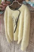淡黄色毛茸茸圆领精美复古蝴蝶串珠，原单单品，毛衣2021兔毛毛衣