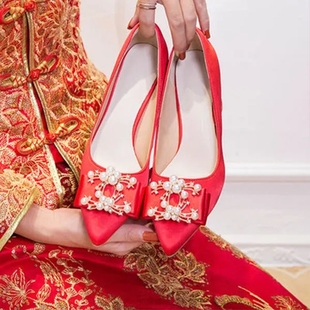 珍珠婚鞋女粗跟单鞋尖头红色，气质新娘鞋大码浅口女鞋，一脚蹬瓢鞋子