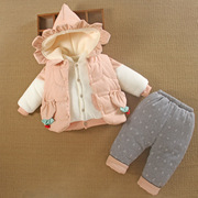 0一1岁女宝宝秋冬装分体，款婴儿服袄外出外套童，加厚棉衣三件套装季