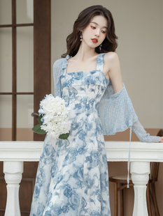 2024早春套装法式复古长裙，高级感穿搭蓝雾玫瑰印花大摆连衣裙