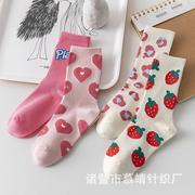春秋款中筒袜粉色爱心草莓袜子女，时尚百搭日系，可爱ins潮字母长袜