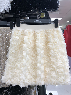 韩国气质白色高腰立体玫瑰花装饰女人味短裙 甜美减龄a字包臀短裙