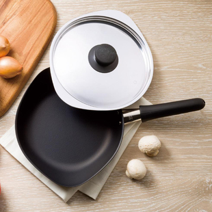 日本制进口柳宗理平底煎锅，无涂层家用牛排，早餐鸡蛋带盖小煎锅铁锅