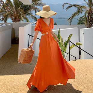 橙色v领连衣裙女夏泡泡，袖镂空露腰高级感海边度假海边氛围感长裙