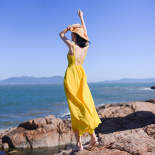 吊带长裙女夏季海边度假黄色沙滩裙气质性感，露背长款雪纺连衣裙