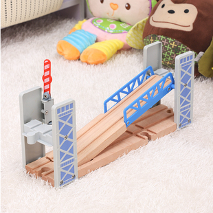 勒酷木质双层升降桥栅栏大桥小火车轨道木制配件配饰配件玩具米兔