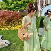 奶绿色雪纺连衣裙女夏季2022法式绝美小碎花吊带两件套长裙子