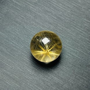 极品天然发晶花水晶珠，两朵太阳花，光下很闪非常奇特，17.5mm