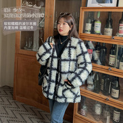2022年冬季韩版加大码女装200斤胖mm黑白格子羊羔毛长袖外套