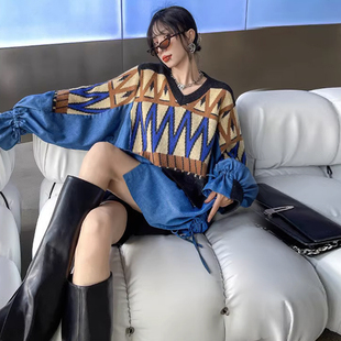 慵懒风撞色毛衣女(毛衣女)春秋季假两件牛仔，拼接设计感宽松v领套头针织衫