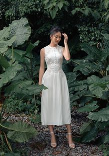 越南小众名媛女神范轻熟法式长裙，气质白色蕾丝玫瑰花朵无袖连衣裙