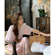 zhuyiyi法式优雅气质，显瘦粉色宽松连衣裙，女2024夏季v领长裙