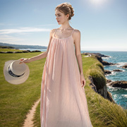 法式粉色百褶设计绑带连衣裙度假慵懒风吊带裙海边风情万种的穿搭