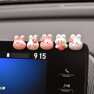 萌趣兔子车载摆件可爱卡通，公仔车饰品，汽车中控显示屏随心贴装饰贴
