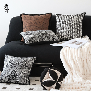 复古轻奢黑棕色系，抱枕简约现代客厅沙发，靠垫设计师样板间高端枕套