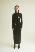 edito24ss黑色长袖高领，露背弹力垂感金属装饰超长连衣裙