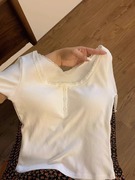 白色蕾丝t恤女带胸垫打底衫，秋冬修身短款辣妹保暖内搭长袖上衣潮