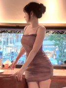 杨柳婵轻熟御姐修身包臀超短裙春夏束腰吊带打底紫连衣裙