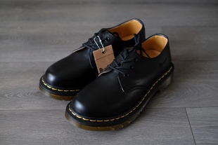 马丁靴1461黑色，3孔系带男女真皮，低帮固特异水晶底皮鞋