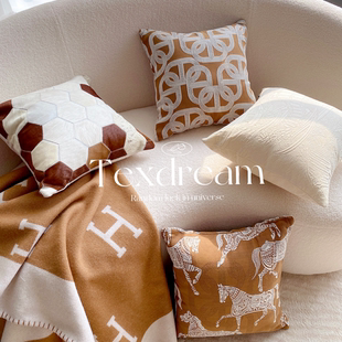 Texdream态度 茶木色皇家 提花抱枕法式中古沙发客厅皮草靠垫枕套