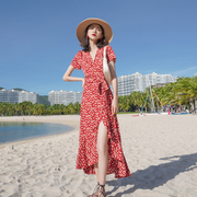 三亚旅行穿搭沙滩，裙女红色碎花波西米亚一片式，海边度假连衣裙夏季