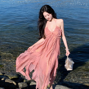 法式超仙荷叶边粉色度假露背挂脖吊带连衣裙女氛围感海边拍照长裙