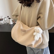 今年流行斜挎包包女2025新款休闲百搭帆布包大容量通勤单肩饺子包