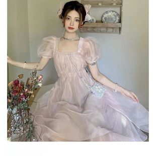 法式温柔系初恋在逃公主裙艺术，生风格超仙气粉色泡泡袖连衣裙女夏