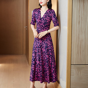 2024紫色v领碎花连衣裙女夏季气质，名媛高级感修身显瘦长裙子