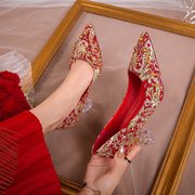 粗跟红色婚鞋女2023年法式新娘，秀禾婚纱两穿铆钉水晶高跟单鞋