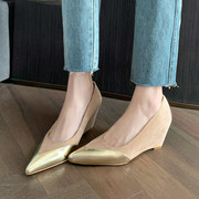 坡跟小众设计单鞋女2024气质名媛杏色尖头高跟鞋浅口玛丽珍鞋