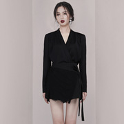 小香风名媛气质套装，女2024黑色v领衬衫，设计感系带短裤两件套