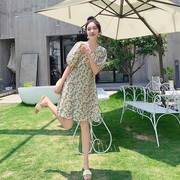 2023夏韩版减龄小v领宽松显瘦百搭短袖，碎花中裙连衣裙女