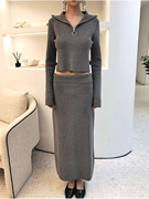 2023秋冬设计师品牌灰色，拉链半高领，上衣半身裙小套装高级感女